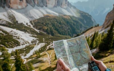 Cartes de randonnée : Pourquoi elles sont indispensables même avec un GPS ?